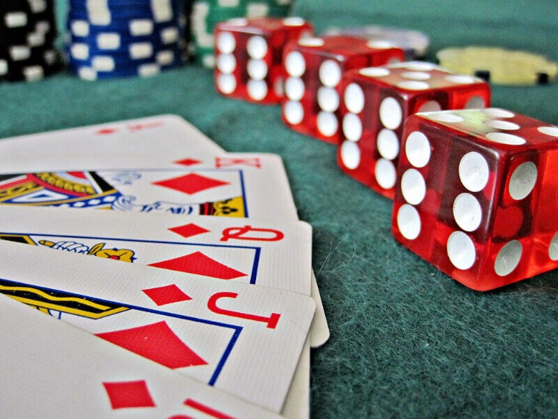 Giải Mã Game Bài Xì Tố - Tại Sao Lại Là "Vua" Của Game Bài Trí Tuệ?